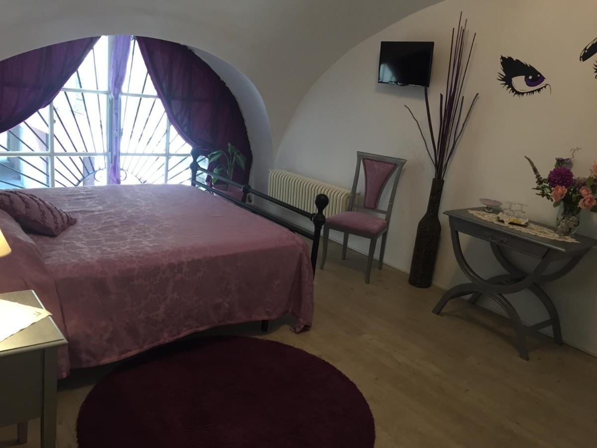 Tres Chic Bed & Breakfast