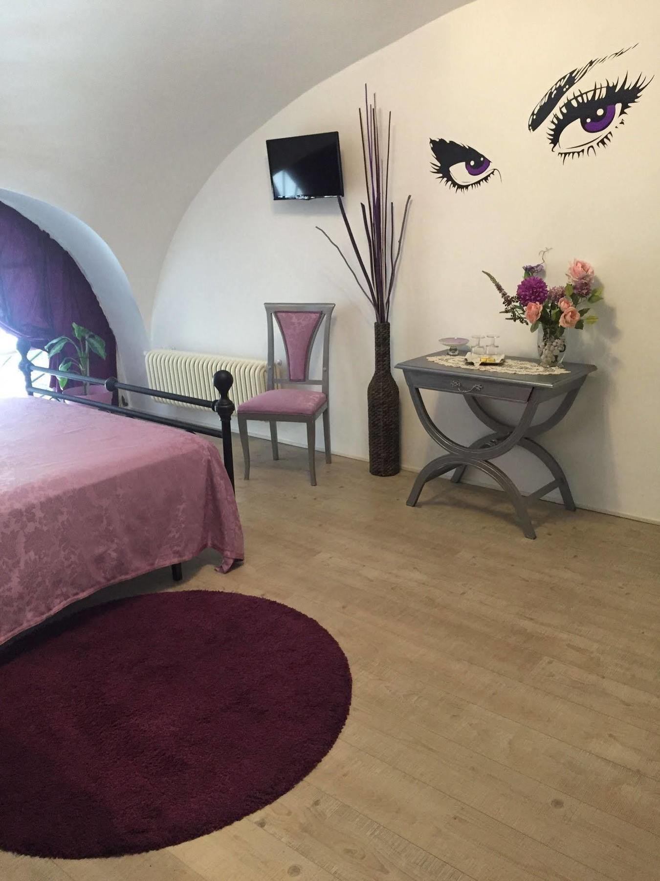 Tres Chic Bed & Breakfast
